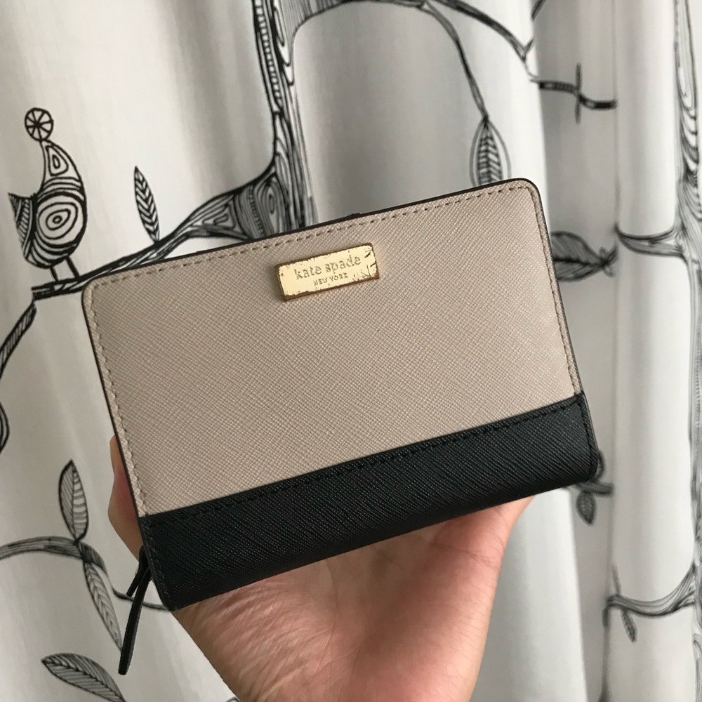 KATE SPADE NEW YORK CARA NEWBURY LANE WALLET ♠️